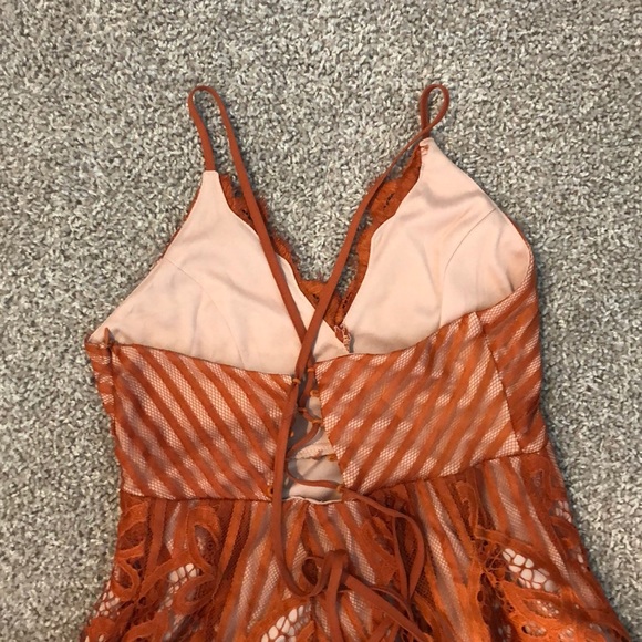 Rust colored romper - Picture 4 of 4